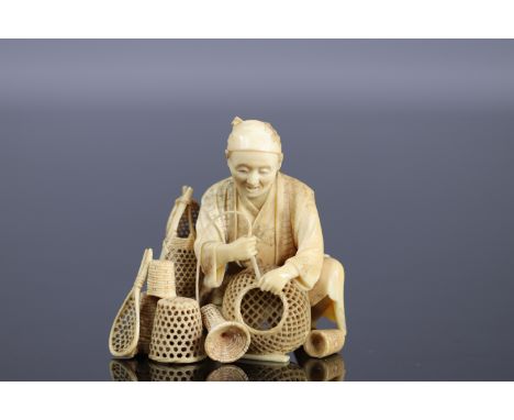 Japan Okimono finely carved from a Tokyo school basket weaver 19th - Sizes: H=75mm L=75mm - Weight (K): 0,09kg - Condition: a