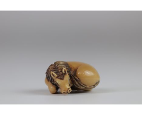 JAPAN - MEIJI period (1868 - 1912) Netsuke horse Provenance: Collection of Henry-Louis Vuitton - Sizes: H=30mm L=45mm - Weigh