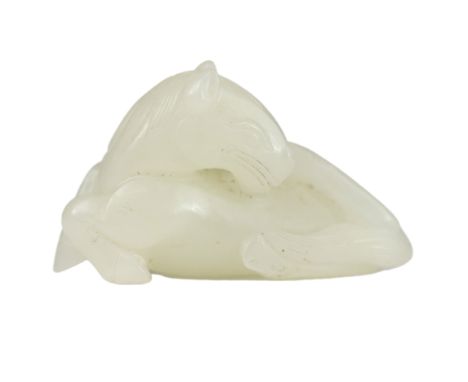 White jade carved of a lying horse, Qing dynasty China - Sizes: H=30mm L=50mm - Weight (K): 0,034kg - Condition: at first gla