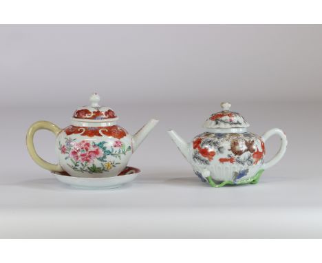 China, 18th century famille rose porcelain teapots (2) - Sizes: H=110mm L=150mm - Weight (K): 0,55kg - Condition: After verif