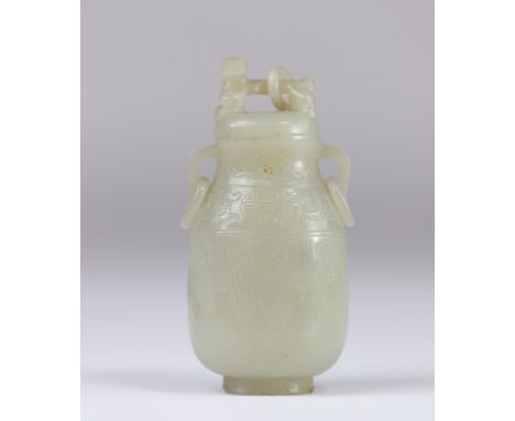 Finely carved jade covered vase with archaic pattern lid surmounted by a dragon, Qing dynasty China - Sizes: H=90mm L=50mm - 