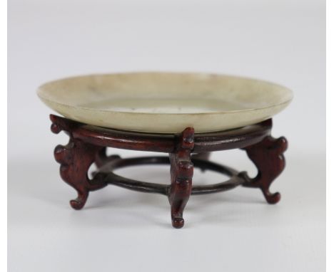 Chinese jade cup, 19th C. - Sizes: H=40mm D=90mm - Weight (K): 0,067kg - Condition: at first glance - base damaged 