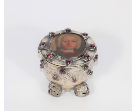 Russian silver box 18th cover surmounted by the portrait of Mikhail Nikitich Volkonsky adorned with precious stones. - Sizes: