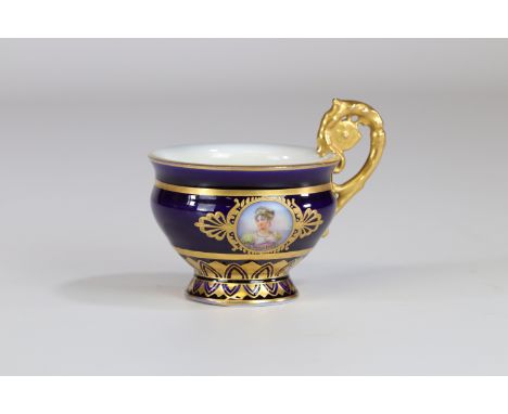 Sevres Empire cup portrait of Pauline Bonaparte and Caroline Murat - Sizes: H=95mm L=115mm - Weight (K): 0,18kg - Condition: 