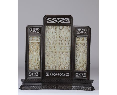 Jade triptych table screen decorated with dragons Qing period - Sizes: H=260mm L=260mm - Weight (K): 0,905kg - Condition: at 