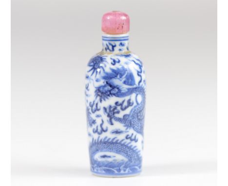China blanc-bleu porcelain snuff box with dragon decoration mark under the piece - Sizes: H=70mm D=30mm - Weight (K): 0,031kg