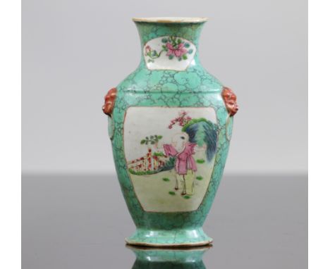 China, Porcelain wall vase, famille rose, Qianlong mark and period - Sizes: H =150mm L= 90mm - Weight (K): 0,247kg - Conditio