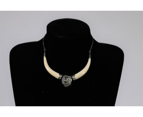 Rare lion head silver necklace with real lion teeth - Sizes: L=150mm - Weight (K): 0,015kg - Condition: at first glance - goo