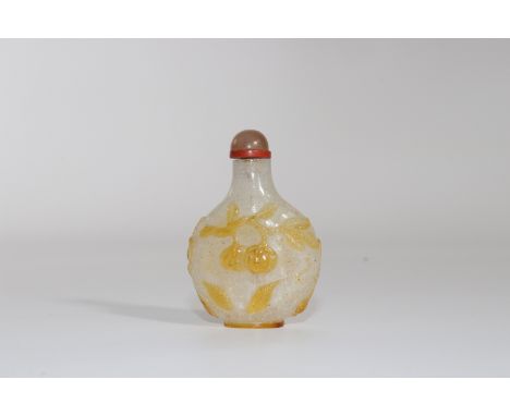 China glass snuffbox decorated with "pomegranate" fruits - Sizes: H60mm L=40mm - Weight (K): 0,033kg - Condition: at first gl