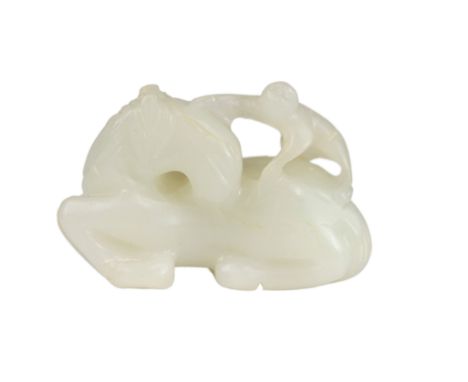 White jade carved of a horse surmounted by a monkey, Qing dynasty China - Sizes: H=28mm L=45mm - Weight (K): 0,029kg - Condit
