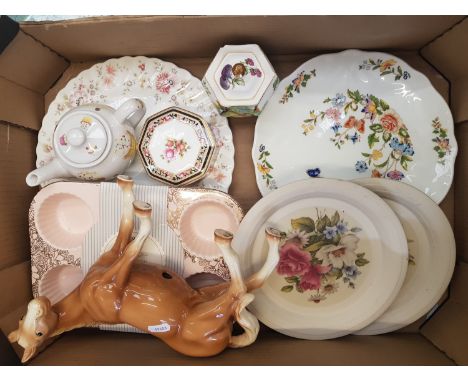 A mixed collection of ceramic items to include Aynsley Decorative plate, Wedgwood plate and Wedgwood Clio lidded pot &amp; M&