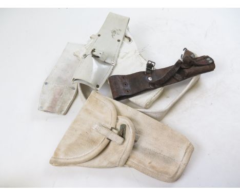 Militaria: 1) SMLE webbing rifle sling, blancoed. 2) 4x Bayonet frogs: 2 x 1888 patt, WW2 SMLE, Swiss leather. First 3 white/