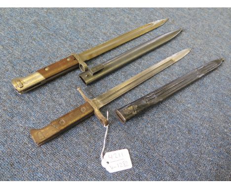 Bayonet - A good Czech Model 1923 Knife Bayonet in its steel scabbard V.G.C and a WW1 Italian Carcano Knife Bayonet in its St