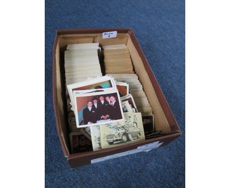 A & BC Gum, shoebox with large quantity of cards from various series including Batman, Monkees, Custer, Land of Giants, Top S