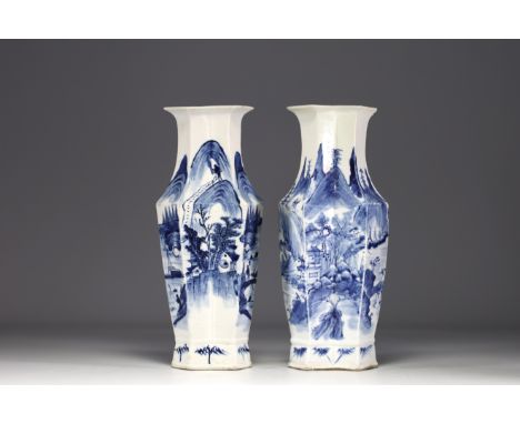 China - Pair of blue-white porcelain vases with landscape decoration, 19th century. - Weight: 4.95 kg - Shipping unavailable 