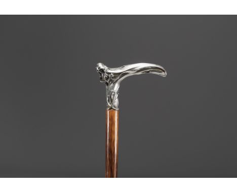 Cane with Art Nouveau motif, shaft in fine wood, knob in solid silver decorated with a woman in bloom. inscription "Reconnais