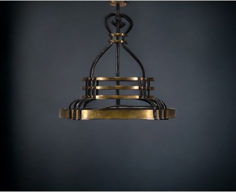 Gustave SERRURIER-BOVY (1858-1910) Art Nouveau chandelier in brass and blackened wrought iron, circa 1900. - Weight: 5.33 kg 