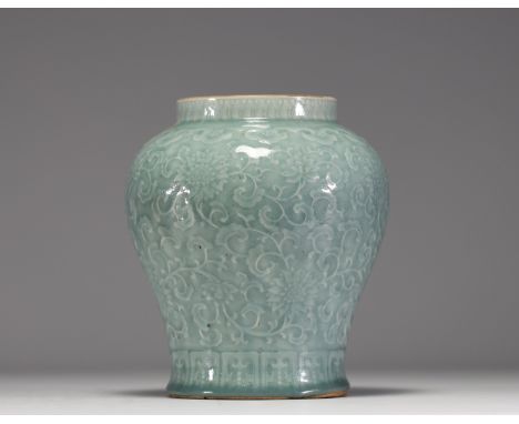 China - Pale green monochrome porcelain vase with floral decoration in relief, blue mark under the piece, 17th century. - Wei