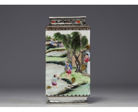 China - Polychrome porcelain vase with character decoration, Republic period. - Weight: 1.30 kg - Shipping available - Region