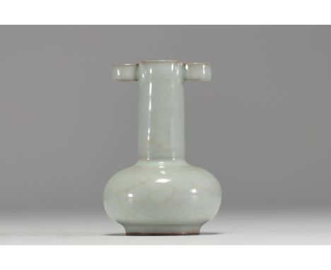 China - Small celadon porcelain vase, 19th century. - Weight: 140 g - Shipping available - Region: Chine - Sizes: H 105MM X D