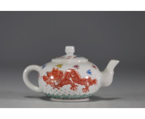China - Polychrome porcelain teapot with dragon decoration, Guangxu period. - Weight: 200 g - Shipping unavailable - Region: 