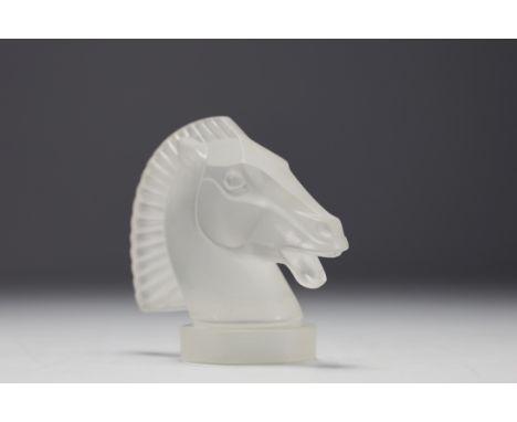 Rene LALIQUE (1860-1945) Mascot radiator cap model "Longchamp" 1929. Signature on the wheel R. LALIQUE France. - Weight: 1.28