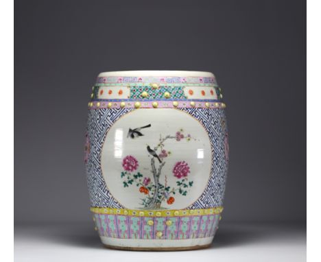 China - A famille rose porcelain stool decorated with peonies and birds in cartouches, circa 1900 - Weight: 12.10 kg - Shippi