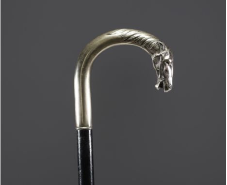 Alpacca cane with horse head motif. - Weight: 230 g - Shipping unavailable - Sizes: H 920 MM L 110 MM - At first glance: norm