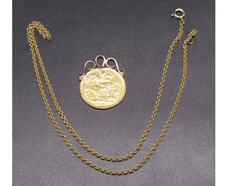Queen Victoria 1895 Sovereign with yellow metal mount, with yellow metal chain