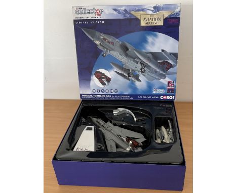 Falklands War. Two Falklands War RAF Veterans Signed Panavia Tornado GR4 Die Cast Model Produced by The Aviation Archive. Unu