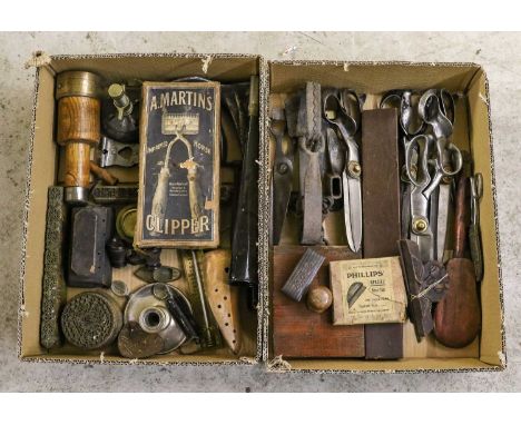 including shears, two small balances, cobblers items, balances, four signal lamp interiors (BR) and others (qty)