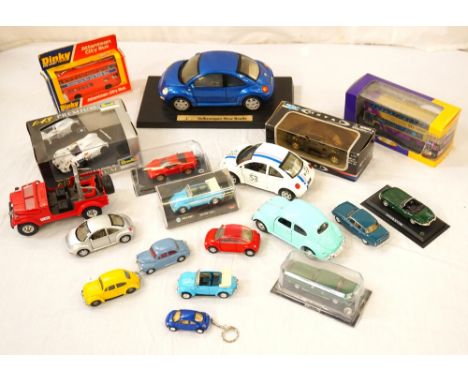 SELECTION OF DINKY AND OTHER DIE CAST MODEL VEHICLESincluding a Dinky Athantean City Bus, boxed, an Alexander ALX 400 Dennis 