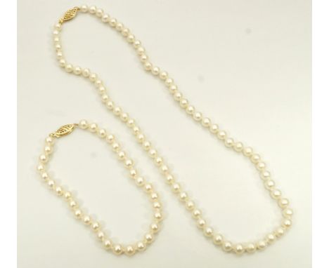 CULTURED PEARL NECKLACE AND MATCHING BRACELETboth with nine carat clasps, 41m and 20cm long respectively