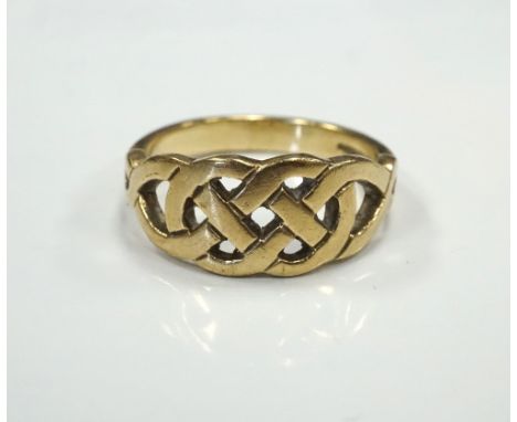 NINE CARAT GOLD RINGwith pierced Celtic knot decoration, ring size P-Q, approximately 4 grams