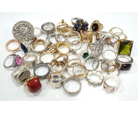 SELECTION OF SILVER AND OTHER RINGSincluding an aquamarine set silver ring and other stone set silver rings, 1 box
