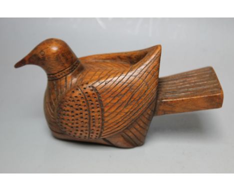 A LATE 19TH / EARLY 20TH CENTURY CARVED SNUFF BOX IN THE FORM OF A BIRD, W 17.5 cm