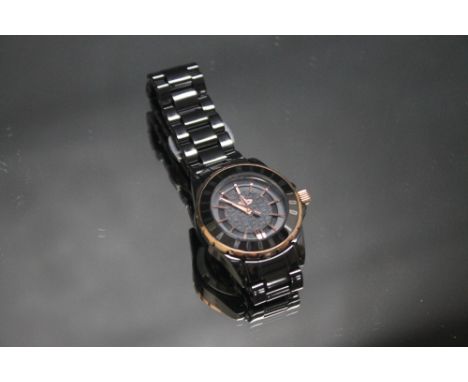 A LADIES VIVIENNE WESTWOOD KNIGHTSBRIDGE CERAMIC QUARTX WRIST WATCH, Dia 3.25 cm