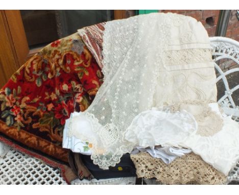 A COLLECTION OF VINTAGE 20TH CENTURY TEXTILES, to include various lace work panels, tray cloths etc., an early 20th century t