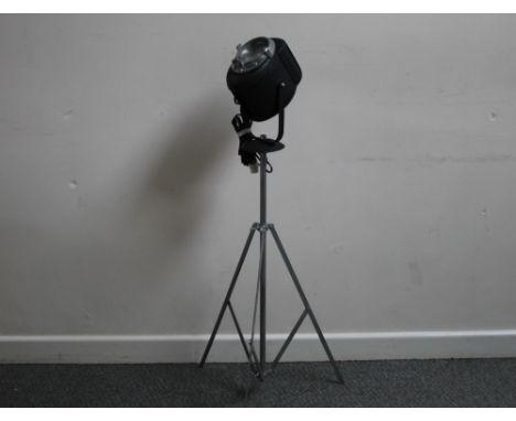 A RETRO 'CREMER' CINEMA STYLE SPOT LAMP ON AN ADJUSTABLE TRIPOD BASE