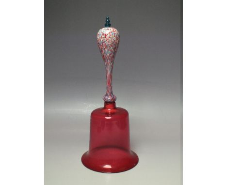 A VICTORIAN CRANBERRY GLASS BELL, having unusual mottled glass handle with blue glass finial surmount, H 30.5 cm 