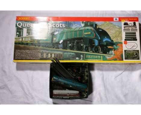 Hornby OO gauge model railways electric train set Queen of Scots R1024 with 4-6-2 Golden Plover tender locomotive 60031 BR gr