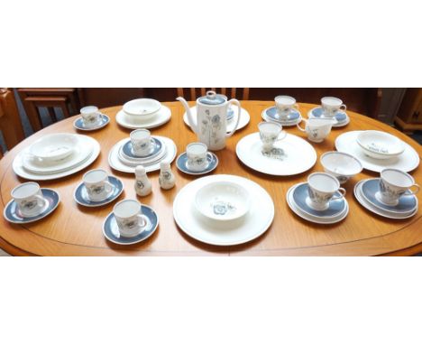 WEDGWOOD SUSIE COOPER DESIGN 'GLEN MIST' TEA/COFFEE AND DINNERWARE
comprising coffee pot; six coffee cups; six saucers; six t
