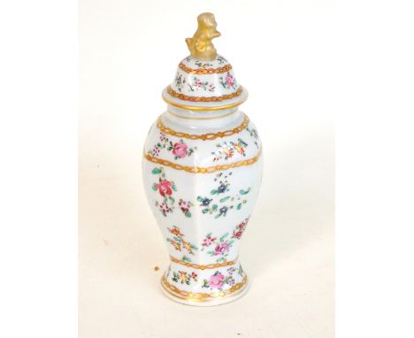 19th CENTURY SAMSON PORCELAIN HEXAGONAL JAR AND COVER
decorated in the famille rose style with an armorial crest, the lid wit