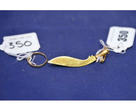 A yellow metal kukri style knife pattern brooch, stamped 18K; together with an 18ct. yellow gold wedding band, ring size K 1/