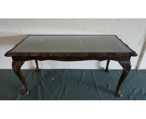 A Rectangular Mahogany Framed Coffee Table with Tooled Leather Top, 97cm Wide 