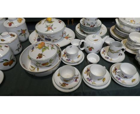 A Collection of Royal Worcester Evesham to Include Two Lidded Tureens, Oval Meat Plate, Salad Bowl, Six Dinner Plates and Fiv