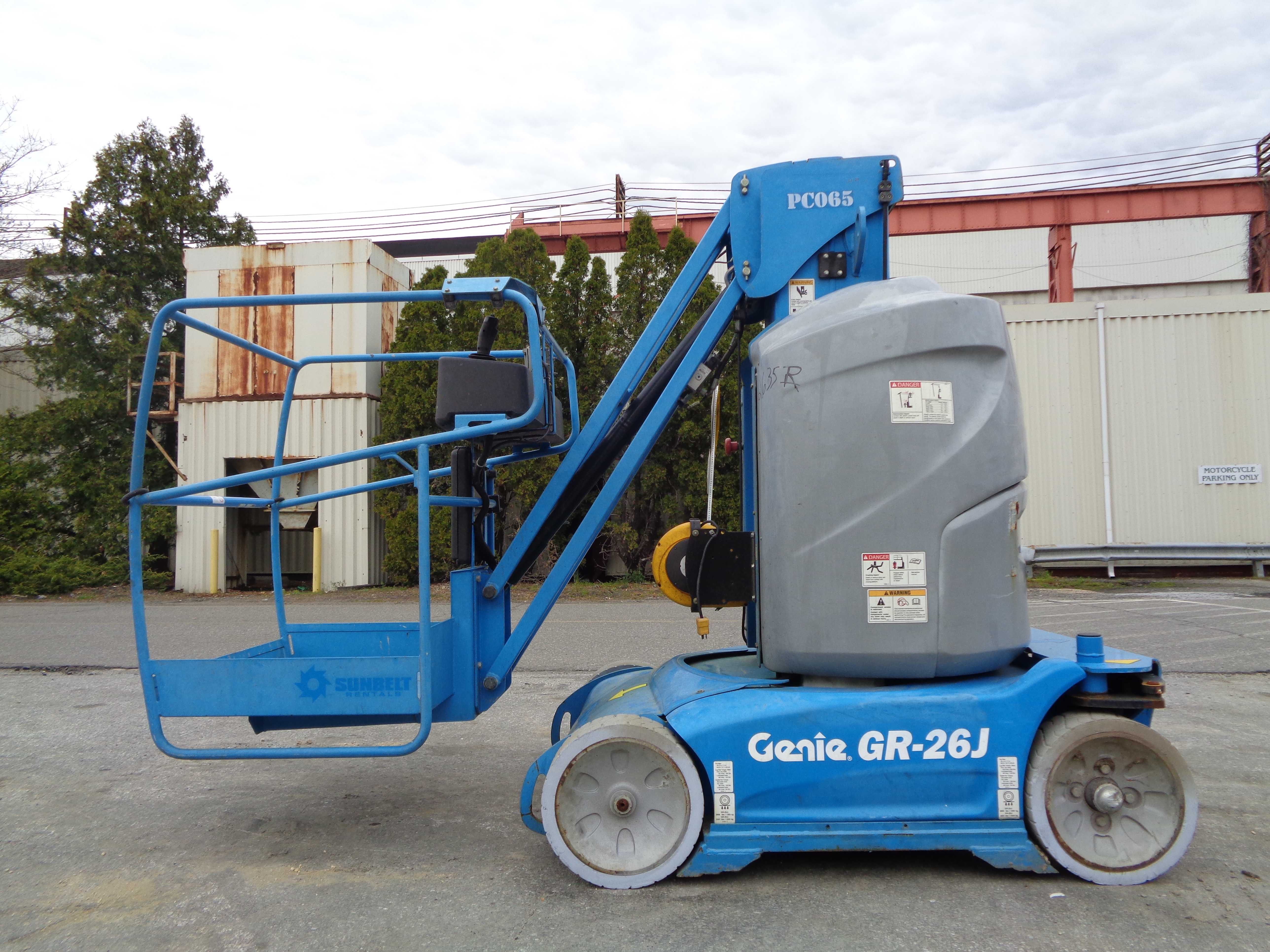 Make Genie Model GR26J Year 2012 SN 921099 Hours 28 26ft Height