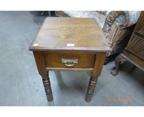 An oak single drawer lamp table 