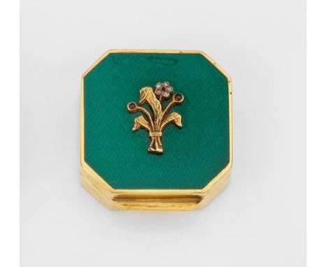Pillendoseim Stil von Karl Fabergé. Silber, vergoldet und emailliert. Quadratische Form mit achtfach gekanteter Wandung und f