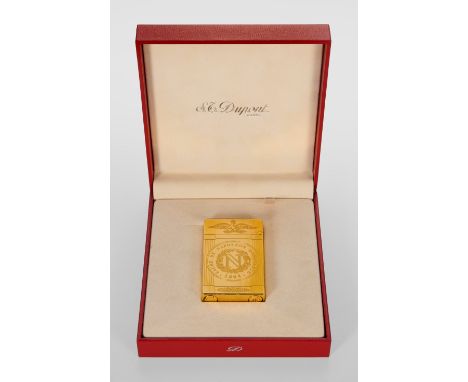 Dupont Feuerzeug "Napoleon"Vergoldetes Metall. Rechteckig, vorderseitig graviertes Monogramm, rücks. Porträt Napoleons. Limit
